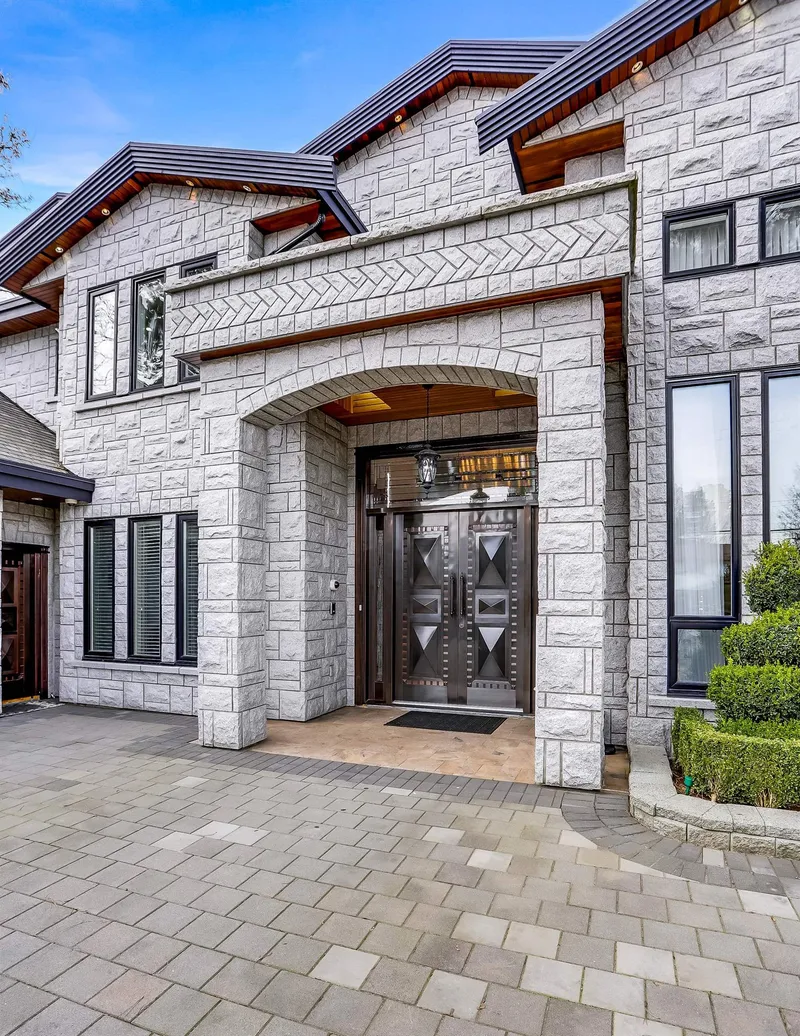 2091 MCLENNAN AVENUE - photo 2 of 25