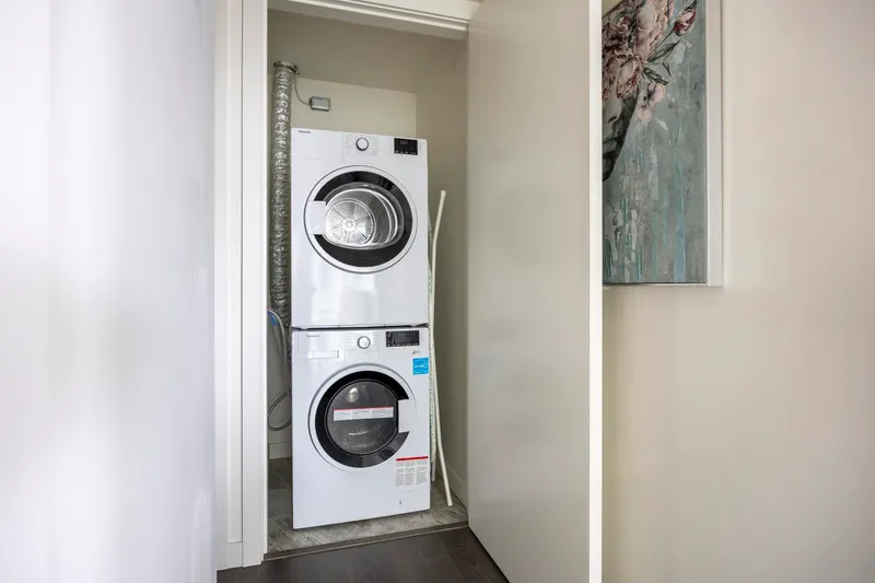 810 6633 BUSWELL STREET - photo 2 of 25