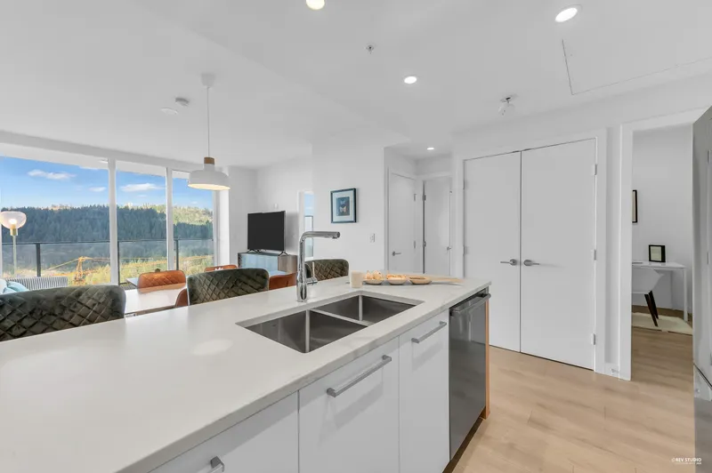 3502 567 CLARKE ROAD - photo 2 of 25