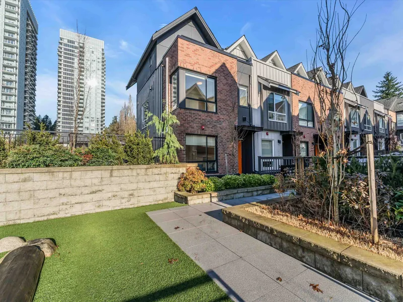 120 609 SYDNEY AVENUE - photo 1 of 25