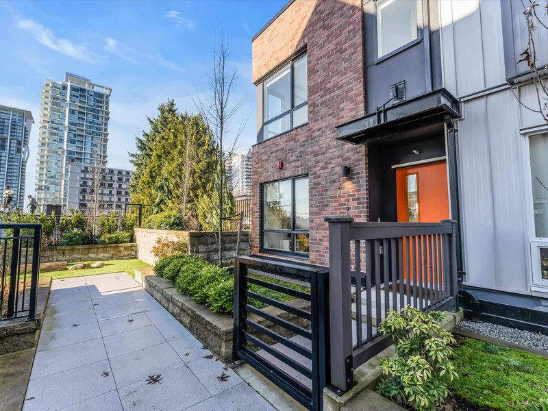 120 609 SYDNEY AVENUE - photo 2 of 25