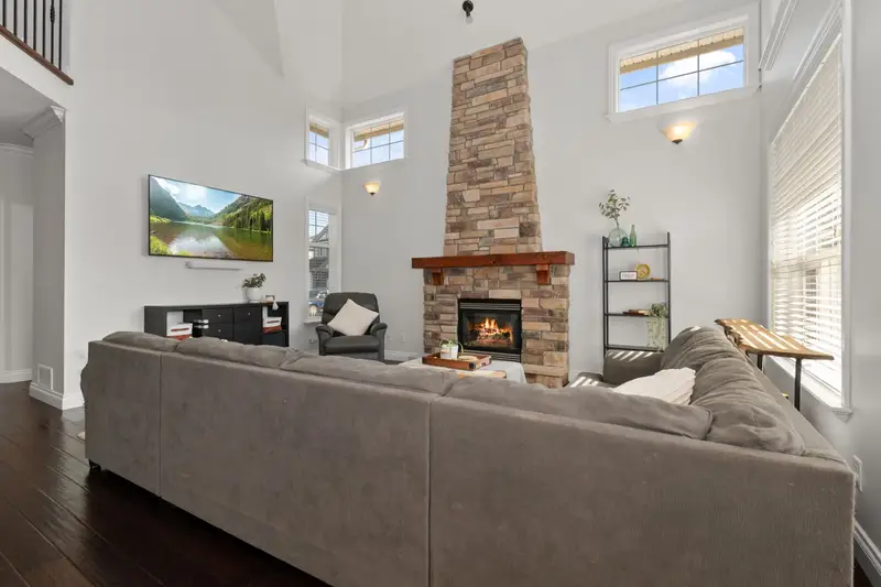 45748 SAFFLOWER CRESCENT - photo 3 of 25