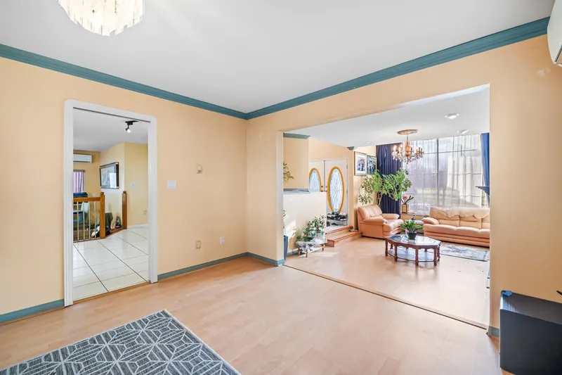 22471 MCLEAN AVENUE - photo 4 of 25