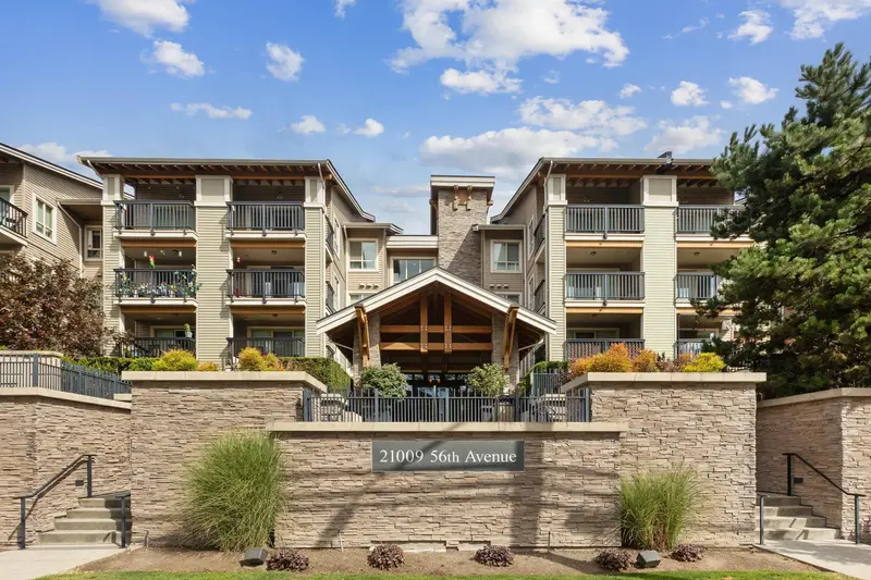 426 21009 56 AVENUE - photo 1 of 25