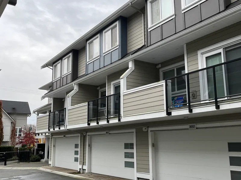 4923 47A AVENUE - photo 3 of 6