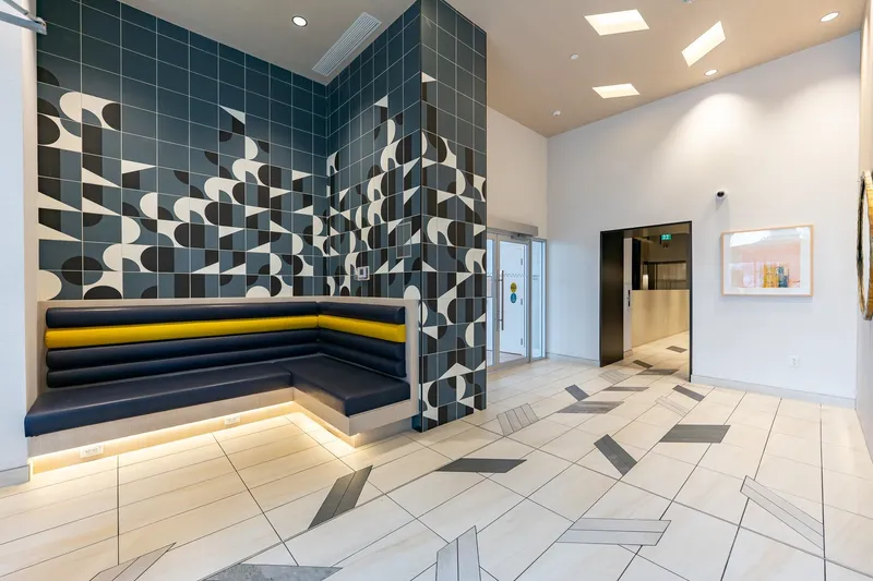 2704 6537 TELFORD AVENUE - photo 4 of 25