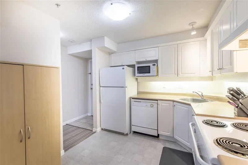 308 13780 76 AVENUE - photo 3 of 9