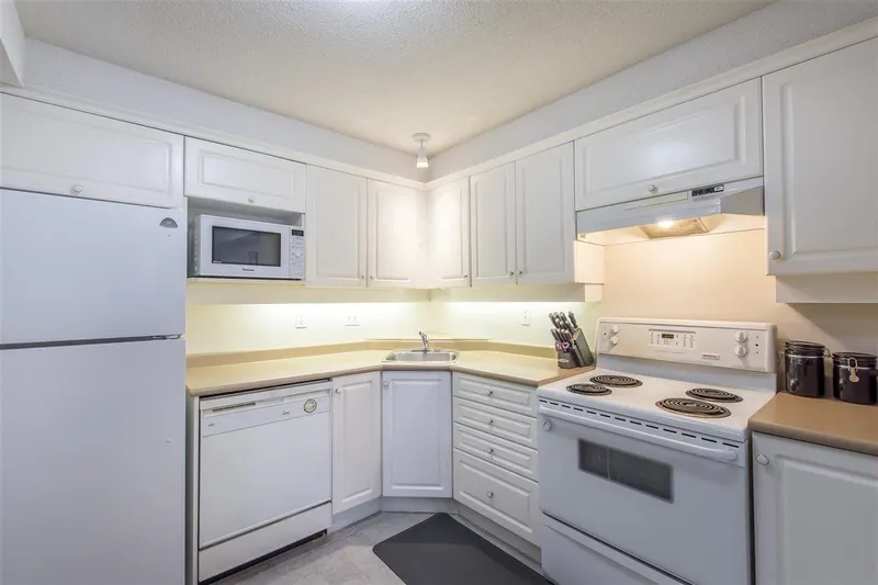 308 13780 76 AVENUE - photo 4 of 9