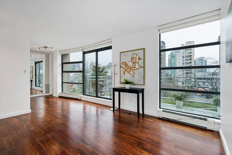 308 1688 ROBSON STREET - photo 4 of 22