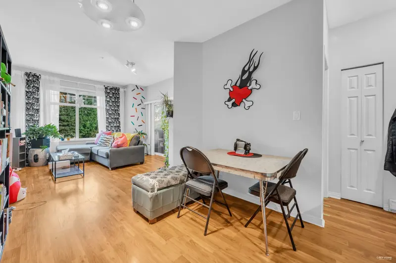 213 83 STAR CRESCENT - photo 1 of 25