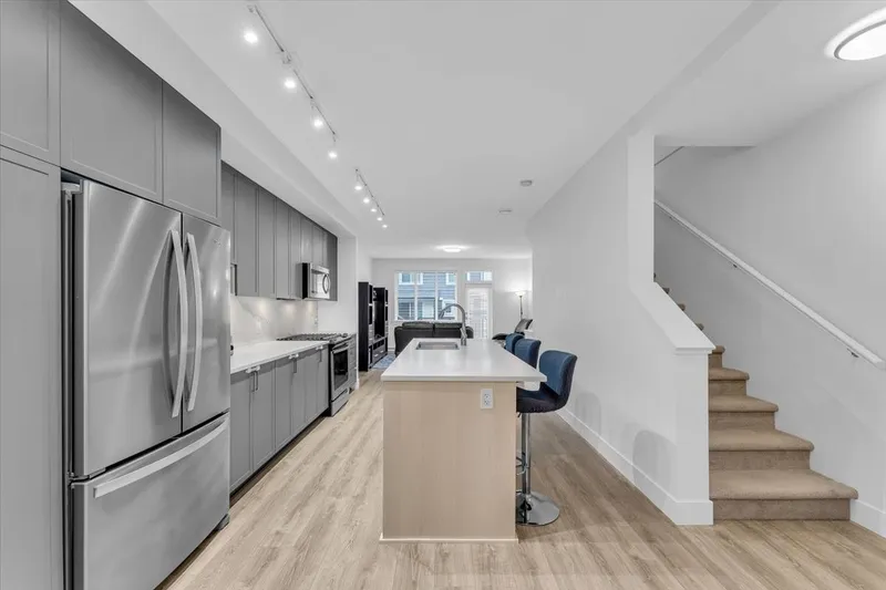 35 9718 161A STREET - photo 4 of 25