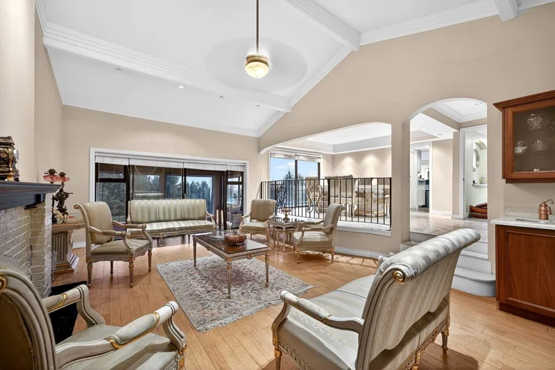 1375 BURNSIDE ROAD - photo 2 of 25