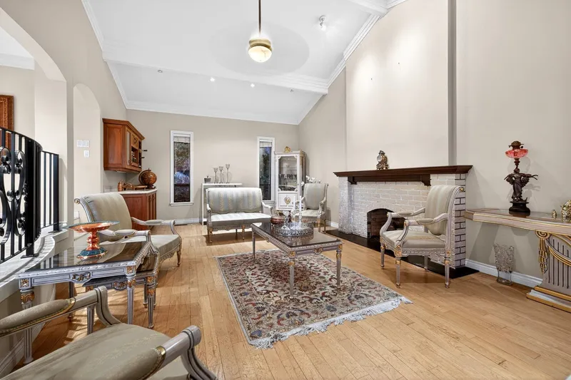 1375 BURNSIDE ROAD - photo 4 of 25