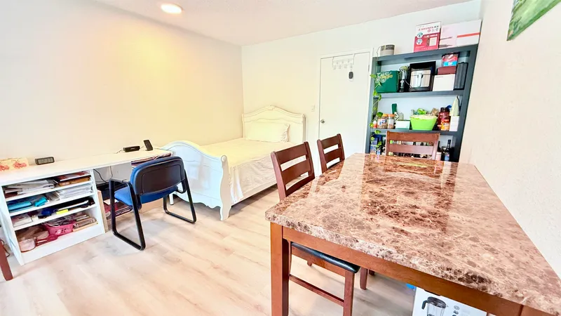 20763 39A AVENUE - photo 3 of 25