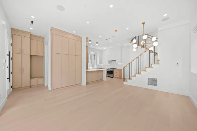 1 6461 E PRINCE EDWARD STREET - photo 4 of 25