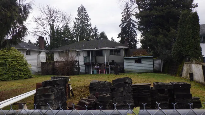 3349 JERVIS STREET - photo 2 of 2