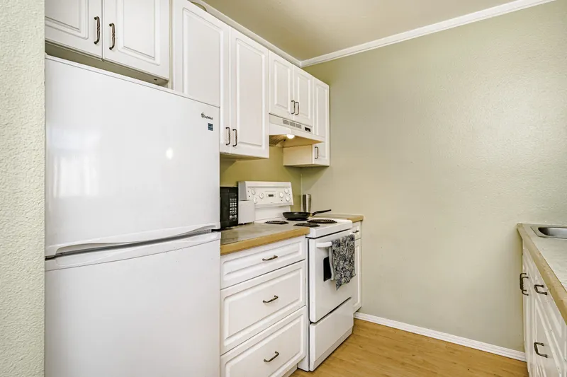 610 1330 BURRARD STREET - photo 1 of 25