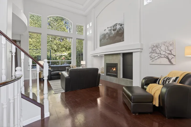 98 LINDEN COURT - photo 4 of 25