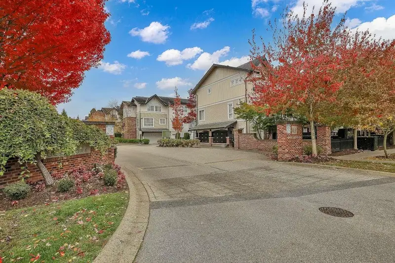 208 2450 161A STREET - photo 3 of 25