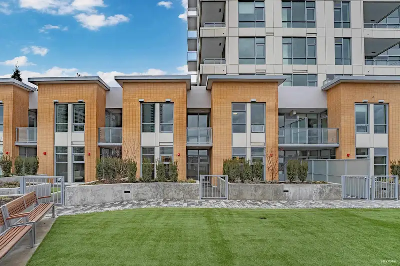 205 618 CARNARVON STREET - photo 1 of 25