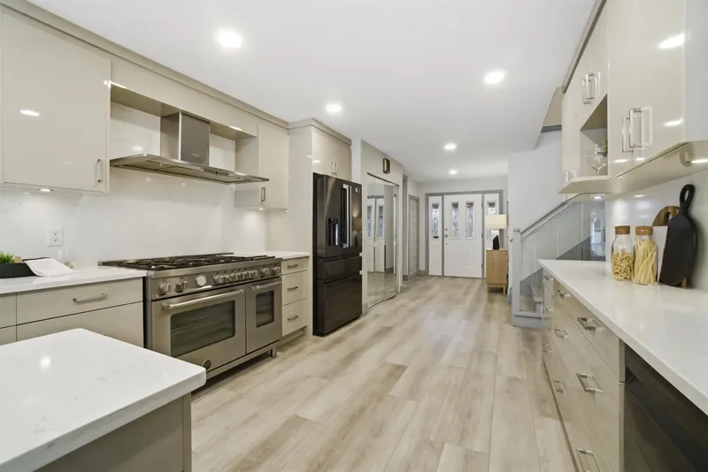 2271 SORRENTO DRIVE - photo 4 of 25