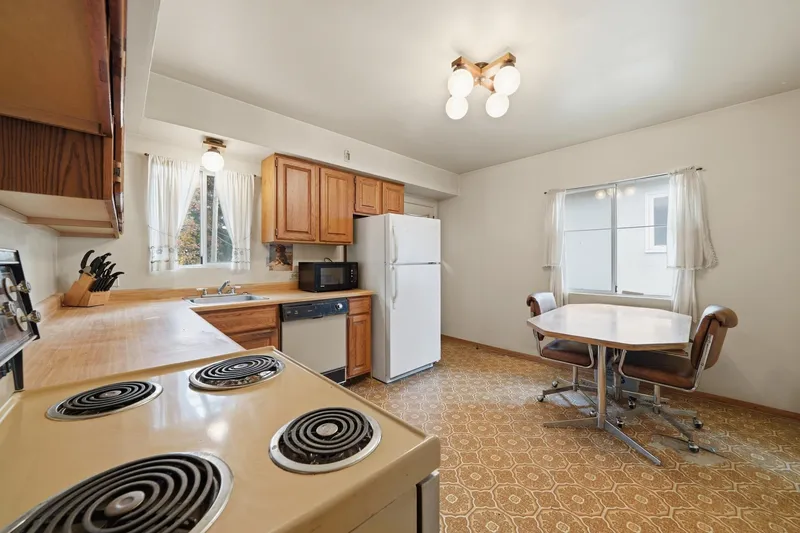 5878 ARGYLE STREET - photo 4 of 17