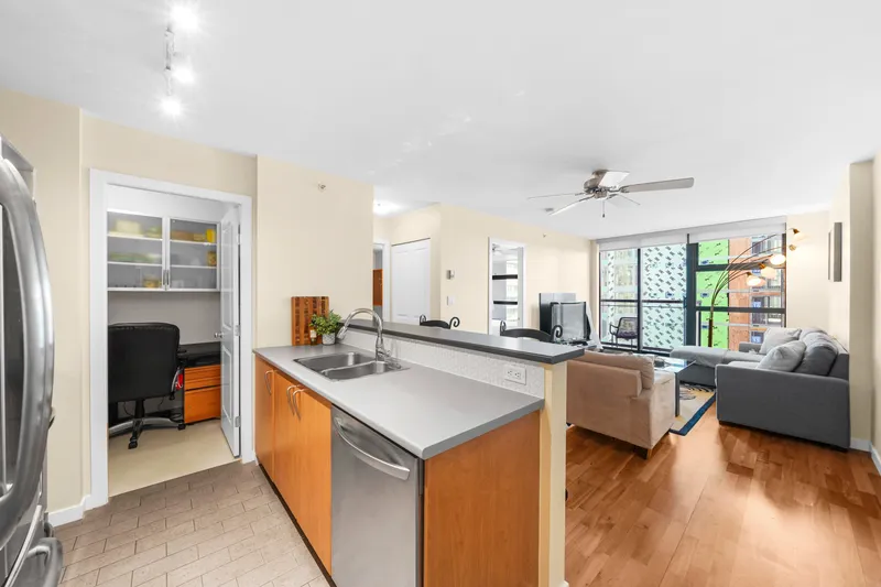 2107 1295 RICHARDS STREET - photo 3 of 25