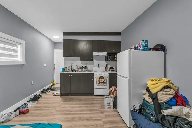 13572 68 AVENUE - photo 3 of 25