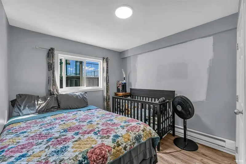 13572 68 AVENUE - photo 4 of 25