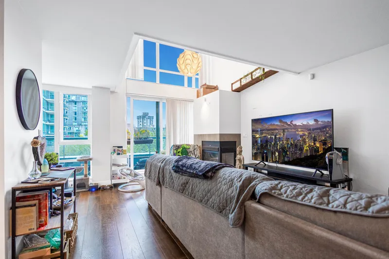 407 499 BROUGHTON STREET - photo 2 of 16