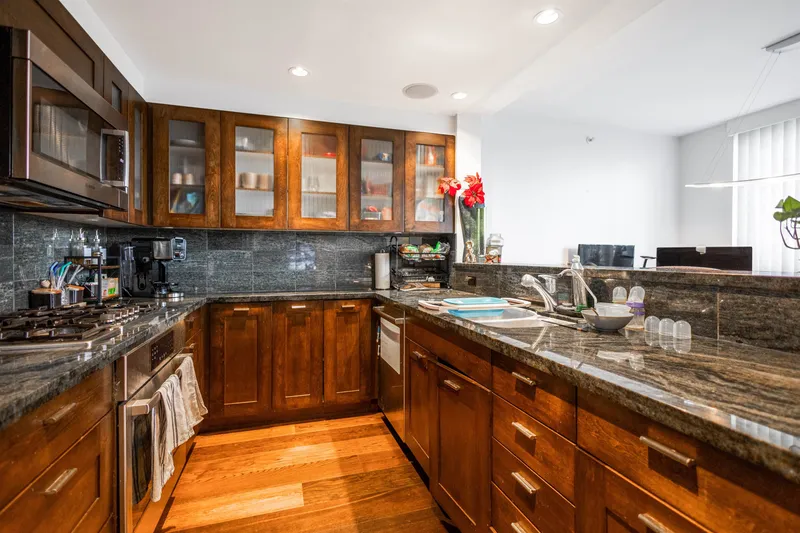 407 499 BROUGHTON STREET - photo 4 of 16