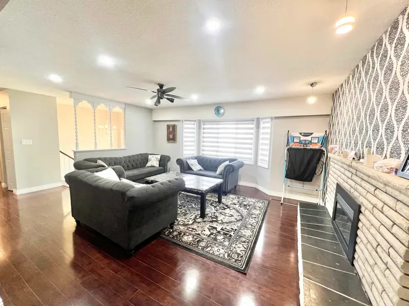 13180 99 AVENUE AVENUE - photo 3 of 25