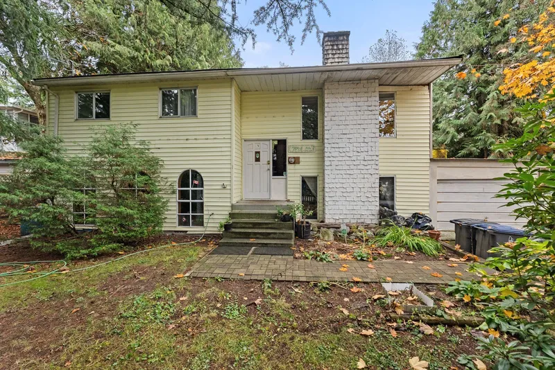 7048 140A STREET - photo 2 of 21