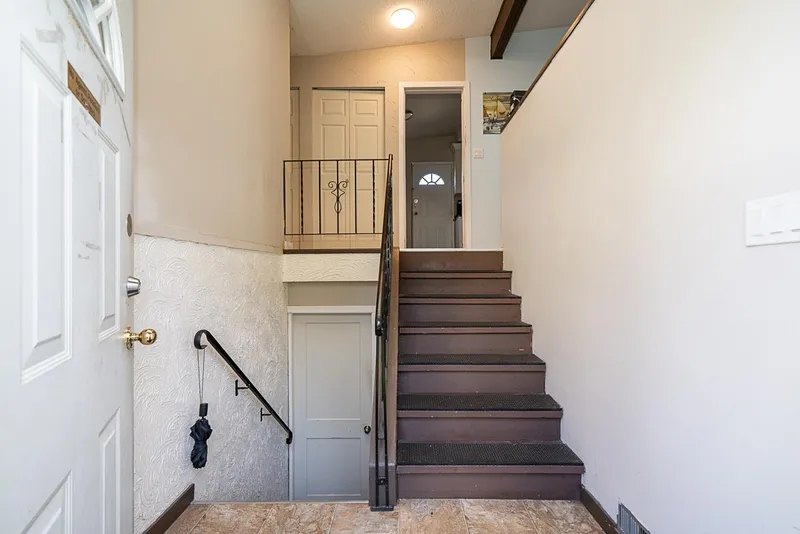 11900 BURNETT STREET - photo 4 of 25