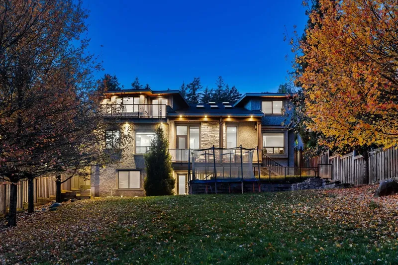 8656 GILLEY AVENUE - photo 4 of 25