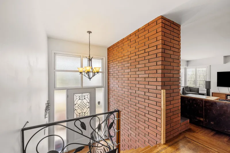 525 APPIAN WAY - photo 4 of 25