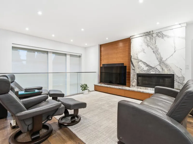 1381 CHINE CRESCENT - photo 2 of 23