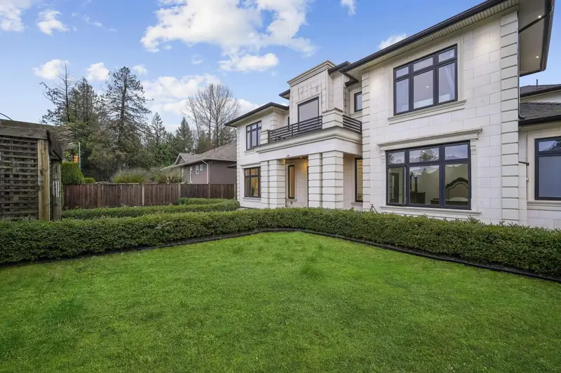 656 BLUE MOUNTAIN STREET - photo 2 of 25