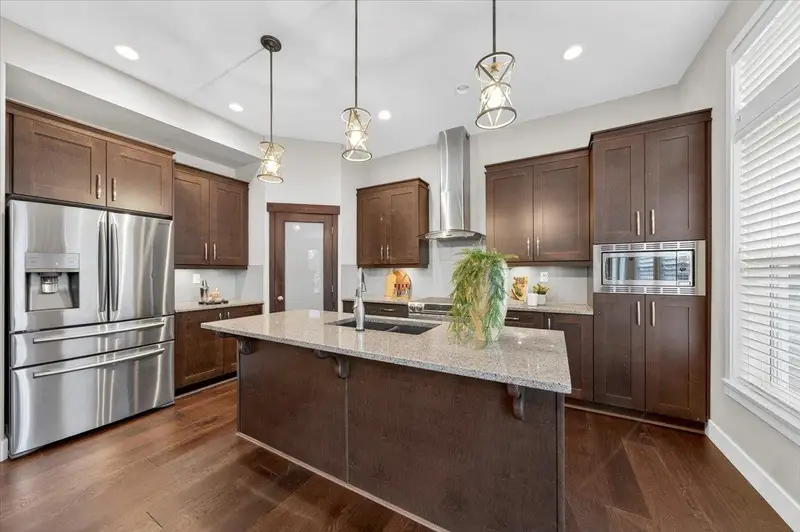 2879 160A STREET - photo 4 of 20