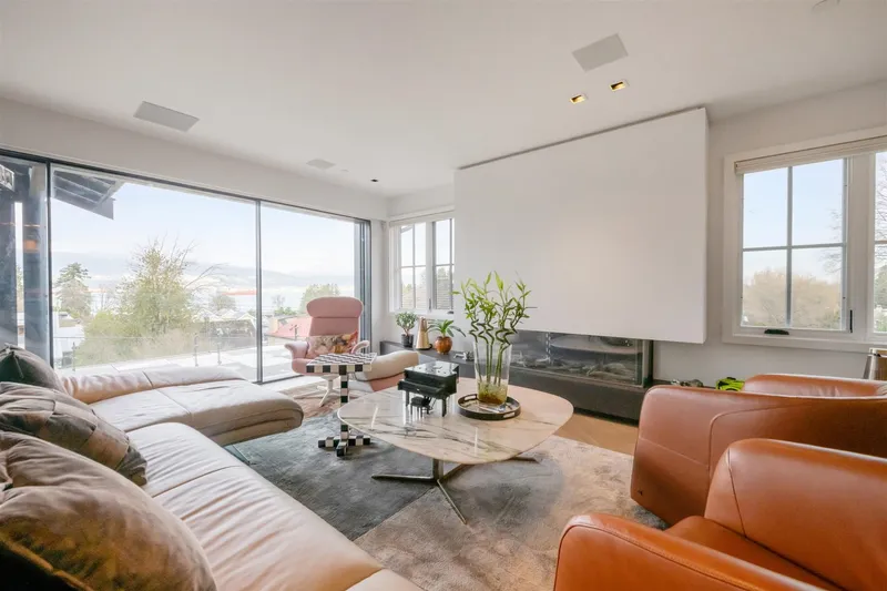 4546 LANGARA AVENUE - photo 3 of 25