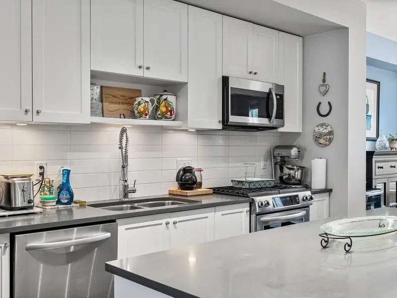 16 277 171 STREET - photo 3 of 12