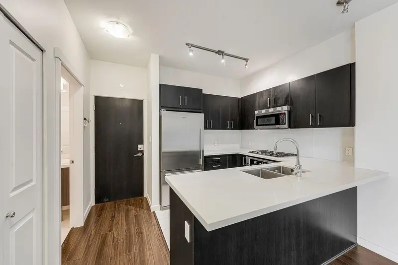 422 3133 RIVERWALK AVENUE - photo 2 of 23