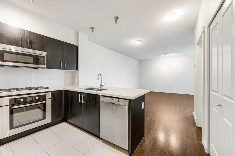 422 3133 RIVERWALK AVENUE - photo 3 of 23