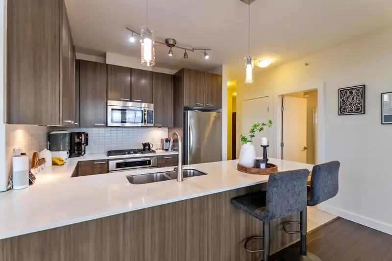 708 2789 SHAUGHNESSY STREET - photo 3 of 25