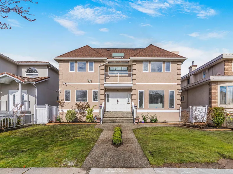 47 E 50TH AVENUE - photo 1 of 25