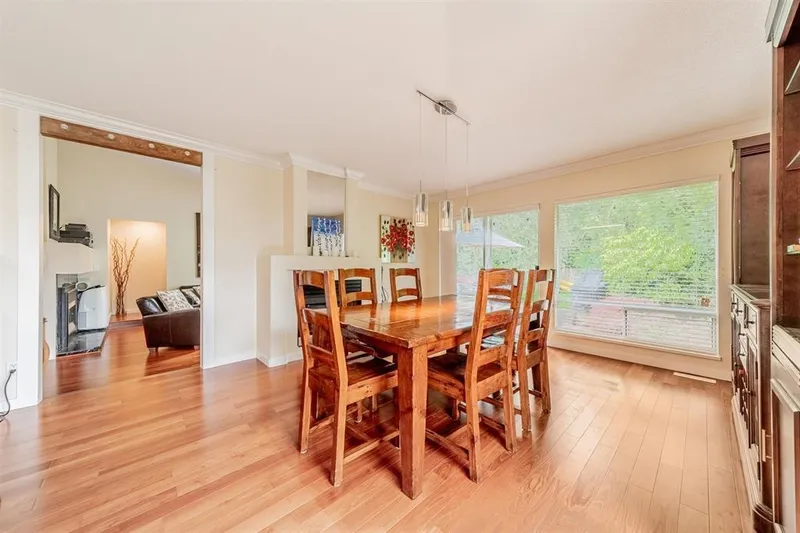 14636 18 AVENUE - photo 3 of 19