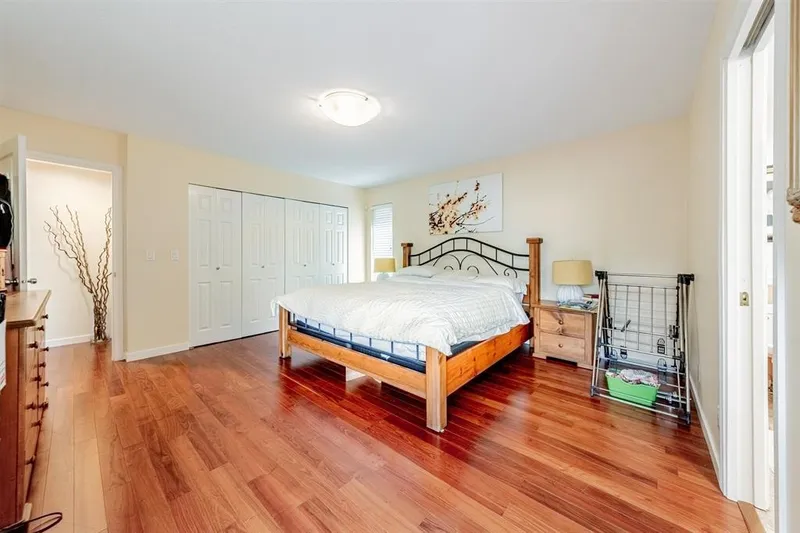 14636 18 AVENUE - photo 4 of 19