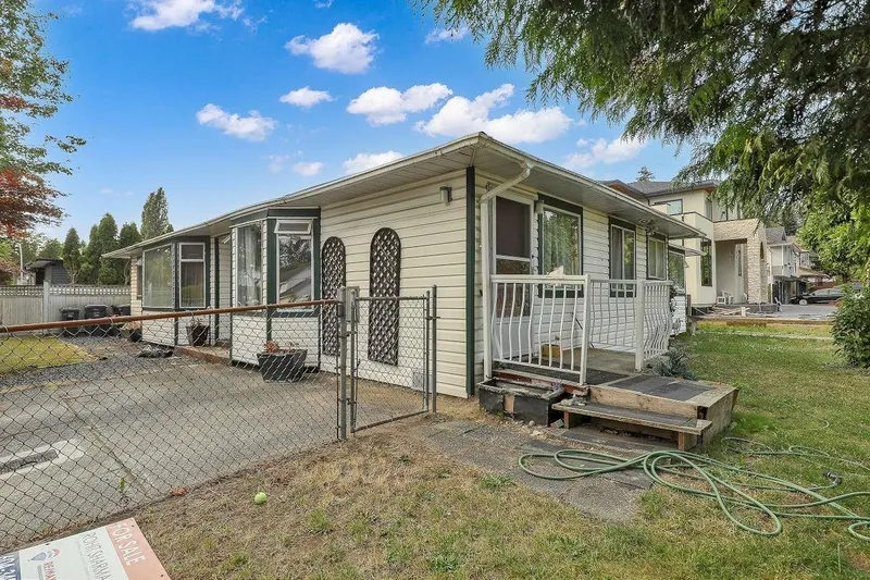 14187 66A AVENUE - photo 3 of 25