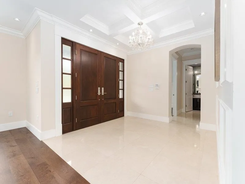 1260 KINGS AVENUE - photo 2 of 21