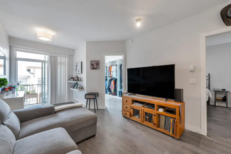 411 19940 BRYDON CRESCENT - photo 3 of 22